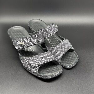 Vital Black and White Chevron Mule Sandals Sz 37 (6-6.5)